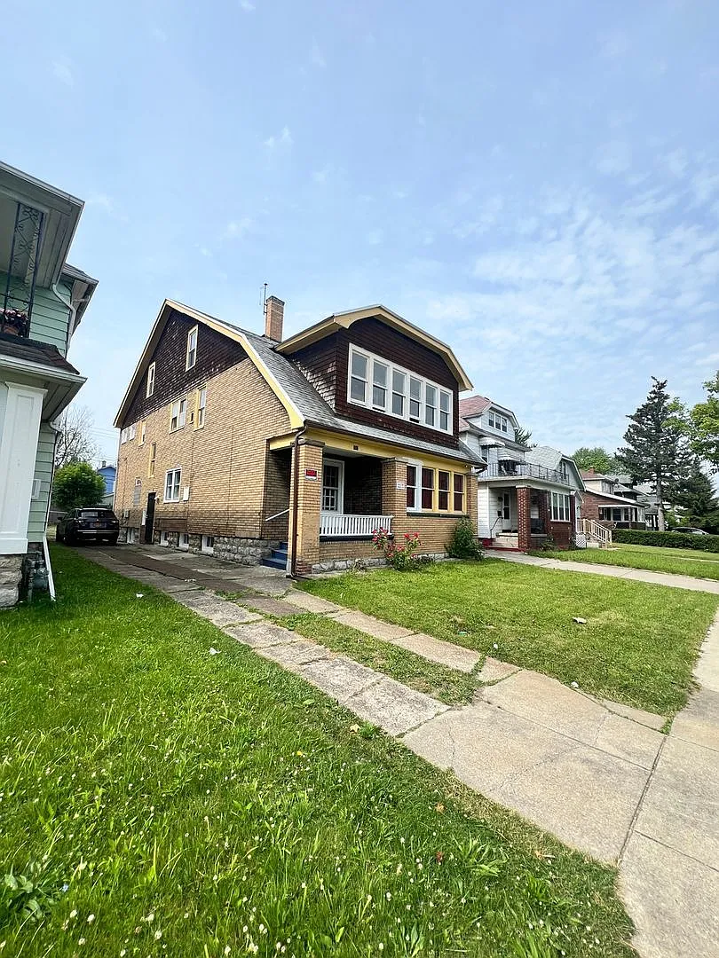 Renovated 3BR Apartment-Walk to UB South Campus! — Photo 1