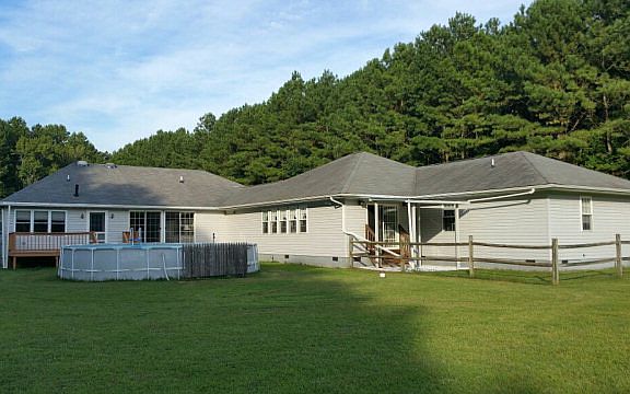 4th image of 18182 Airport Dr
