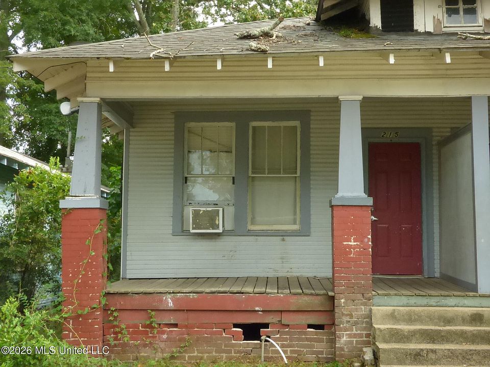 1st image of 215 Thompson St