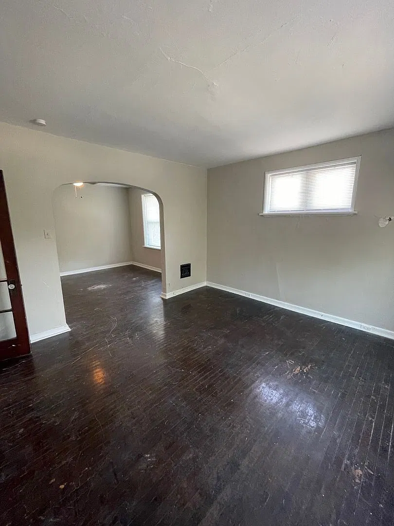 3694 Montana 2nd Fl — Photo 3