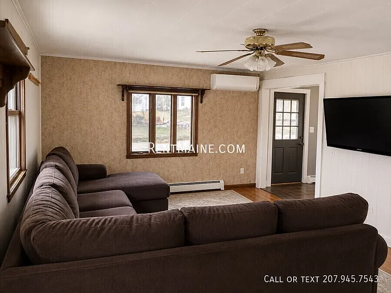 676 College Ave — Photo 9
