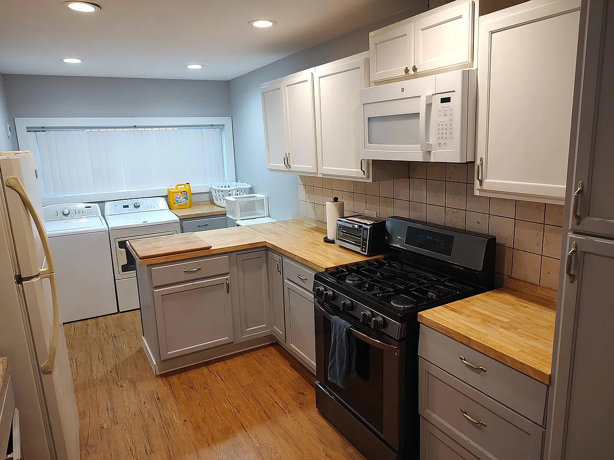 Building Photo - 534 W 39th St #1/2