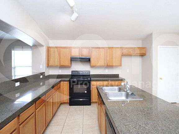 3rd image of 2795 W Jasper Butte Dr