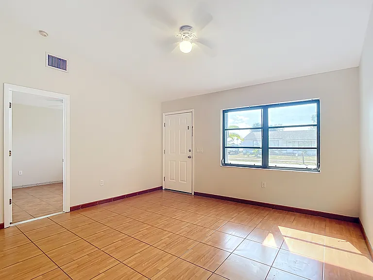 4428 Aladdin Ave — Photo 4