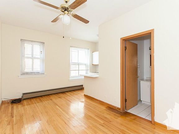 4th image of 635 W Barry Ave APT 405J