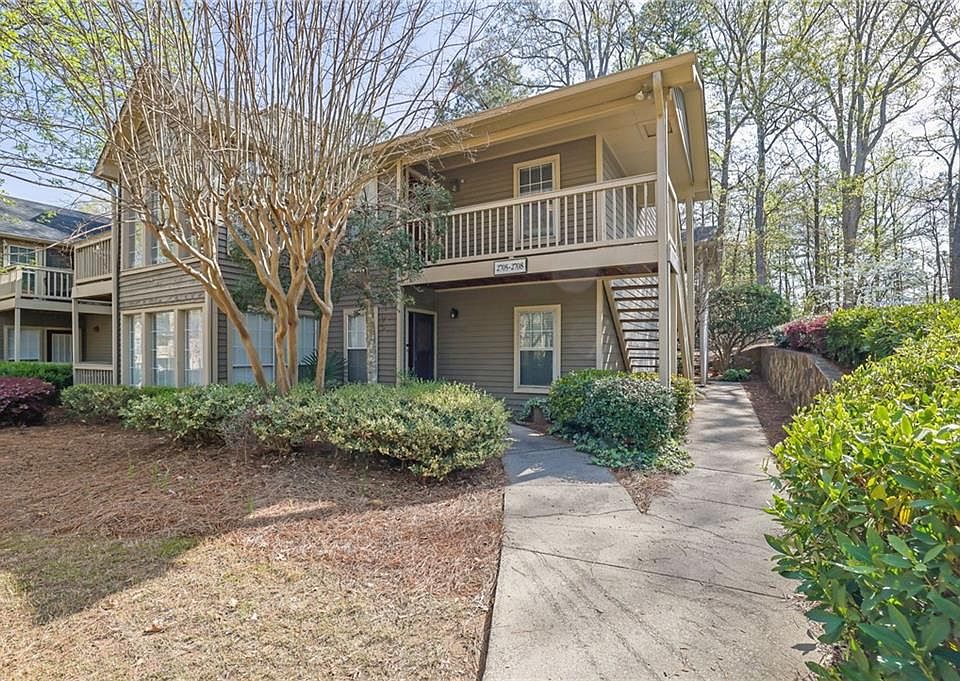 1st image of 2707 Country Park Dr SE