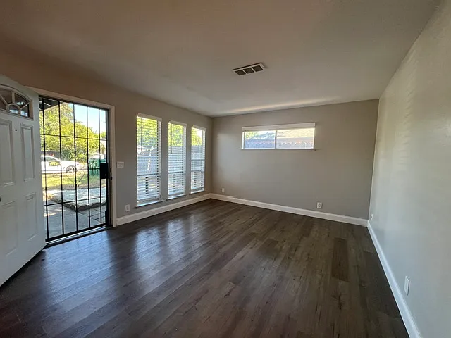 2 Carson Street, - C — Photo 2