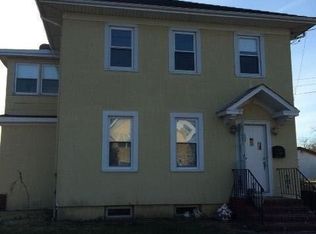 215 Smith St, Woodmere, NY 11598