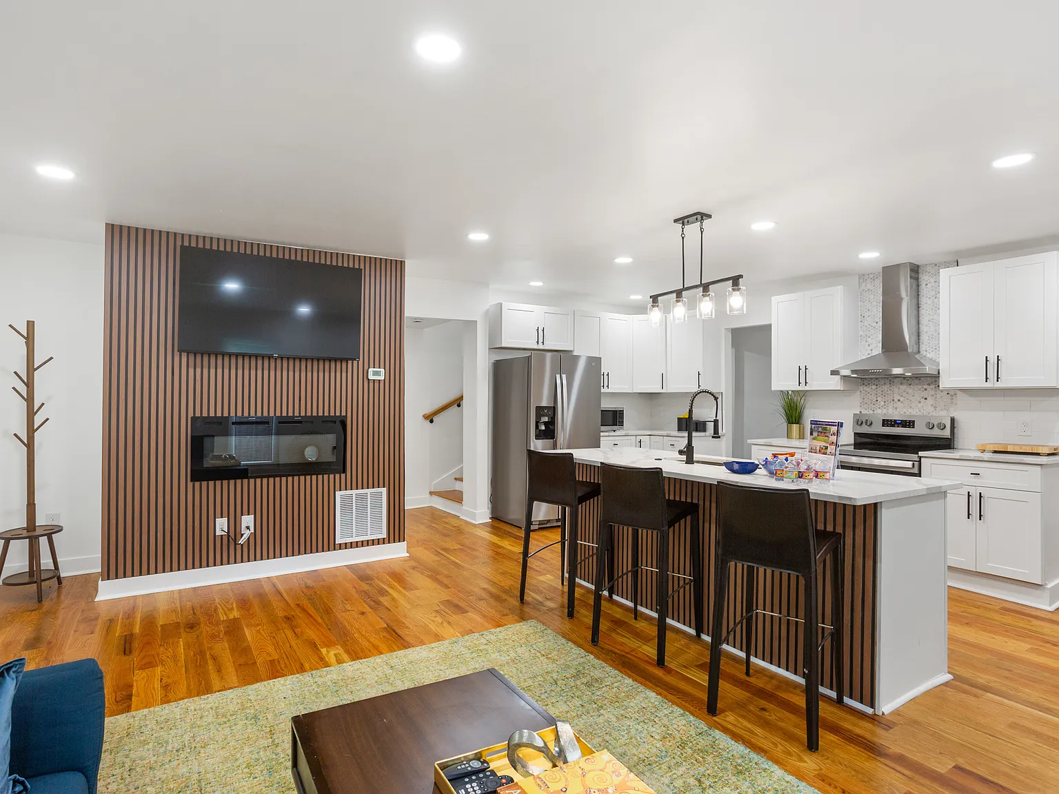 3 bed, 1222 sqft, $6,750 — Photo 3