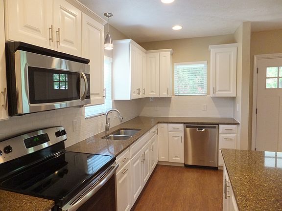 5th image of 170 Mossman Ave