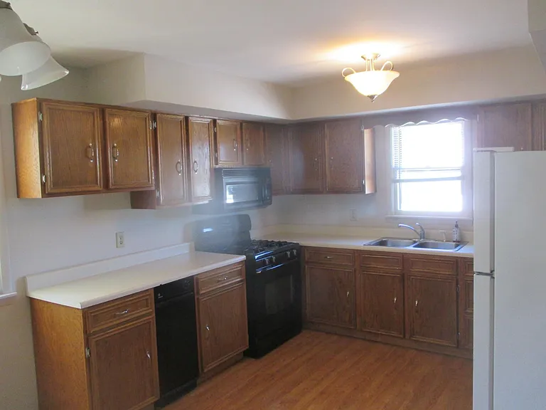 10330 Kennedy Ave — Photo 2