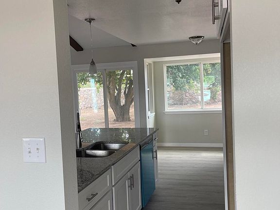 5th image of 2509 Chaswood St