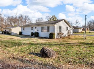 505 Race St, Hope, IN 47246