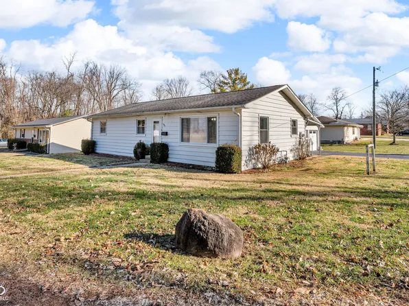 505 Race St, Hope, IN 47246