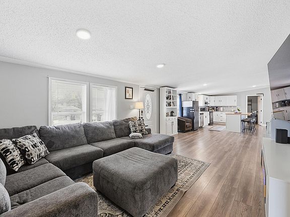 5th image of 160 Derby Dr
