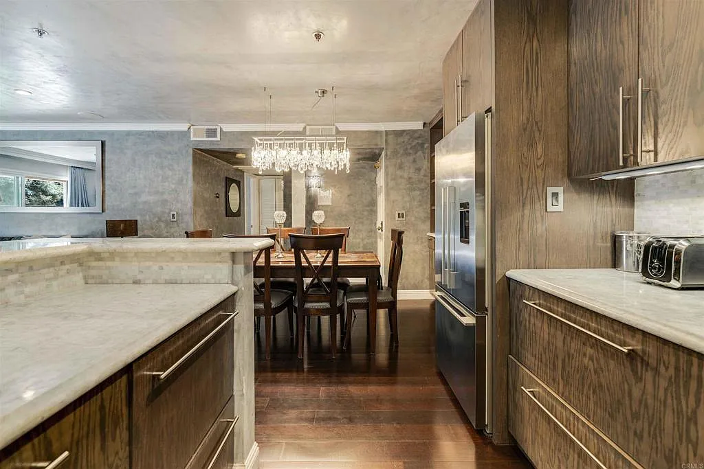 2 bed, 1120 sqft, $3,798 — Photo 2