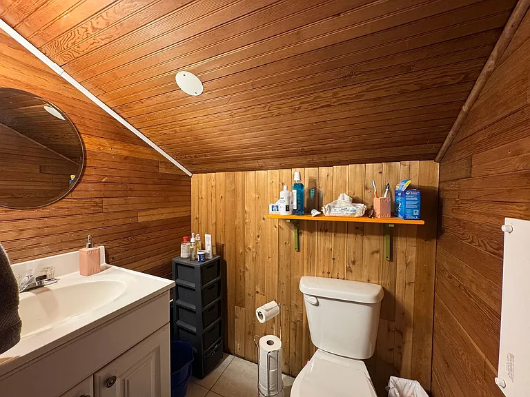 5 Bed 1.5 Bath in Fairhaven Close to Everything On a Bus Line — Photo 42
