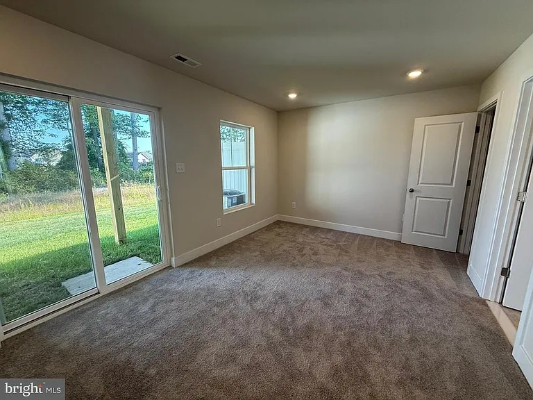 29405 Oxford Dr — Photo 7
