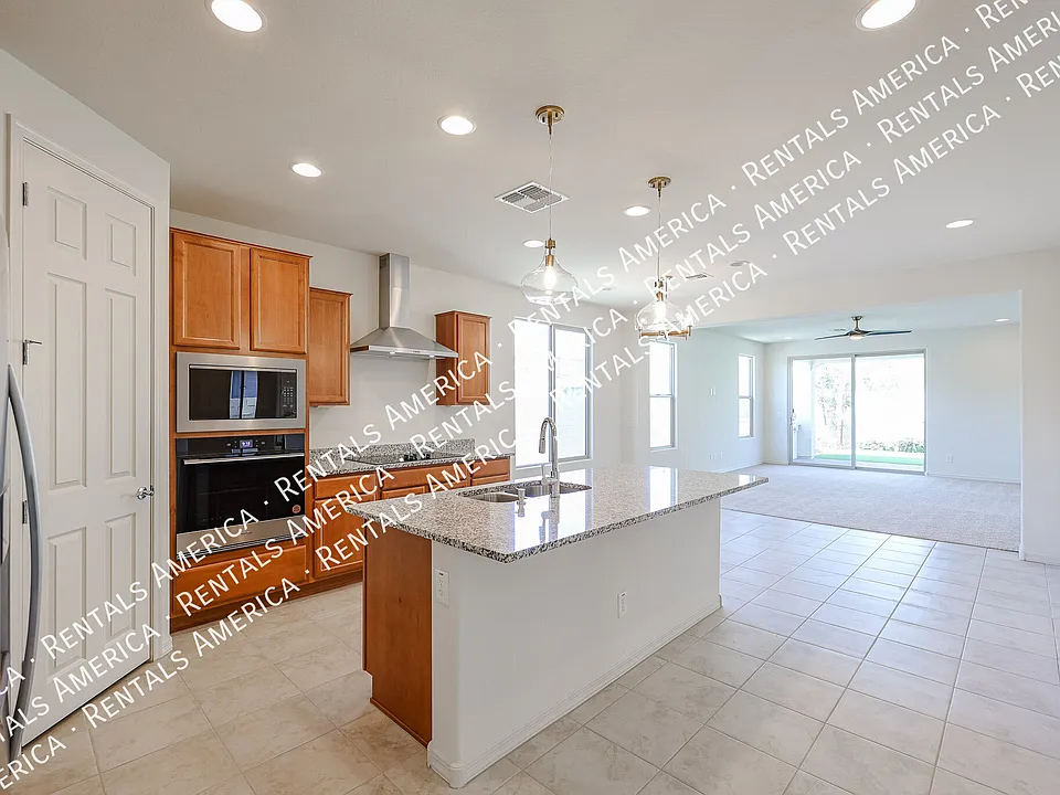 9046 W Luke Ave