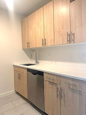 3rd image of 520 W 43rd St #T5