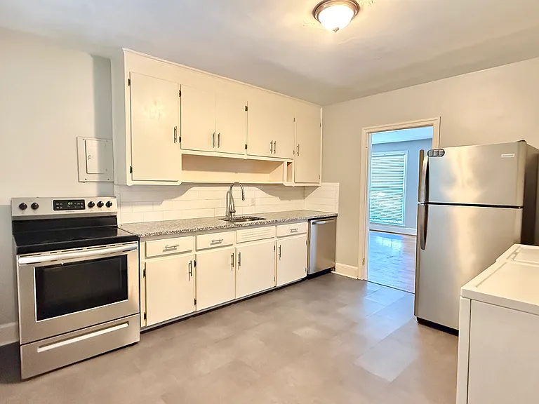 600 W Cedar St — Photo 4