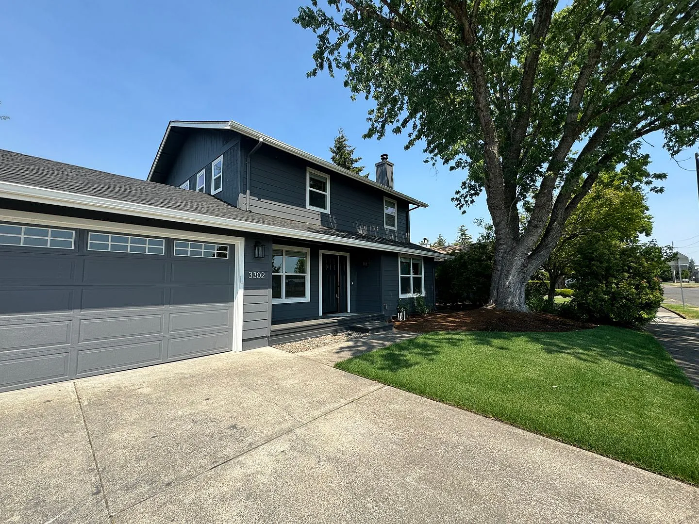 Beautiful 3bdrm/2.5bath Home- Near Cal Young Road — Photo 1