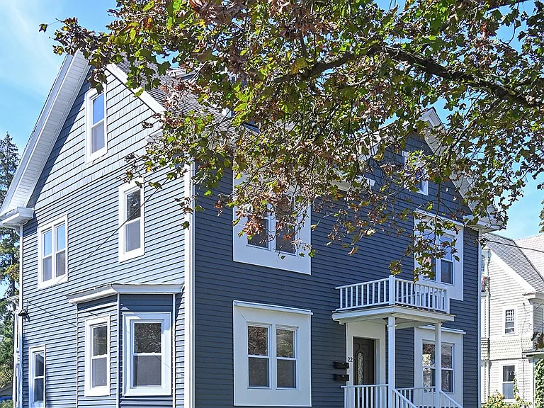22 Chestnut St #1 — Photo 3