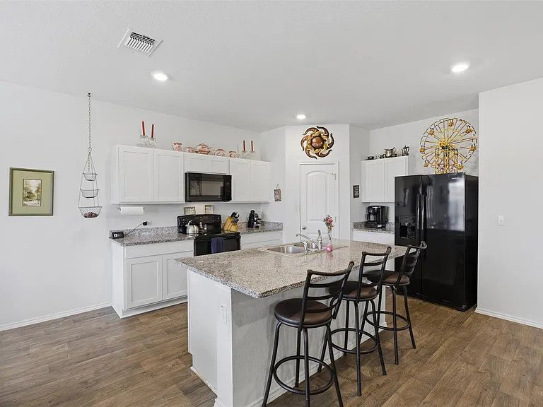 19017 Romano Dr — Photo 15