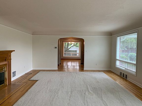 3rd image of 1100 NW 43rd St #1100