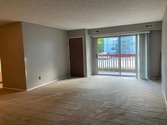3rd image of 27087 Oakwood Cir APT 104Y