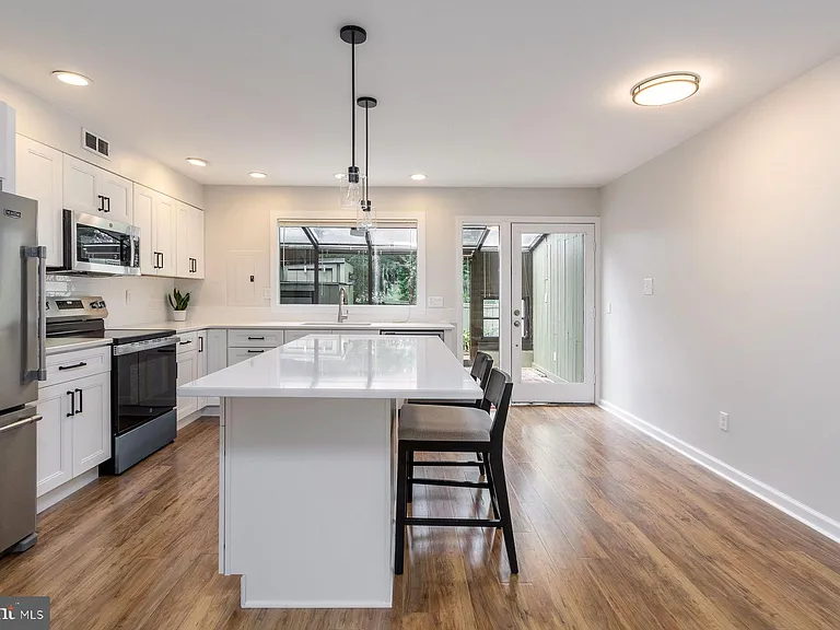 7 Belaire Way — Photo 12