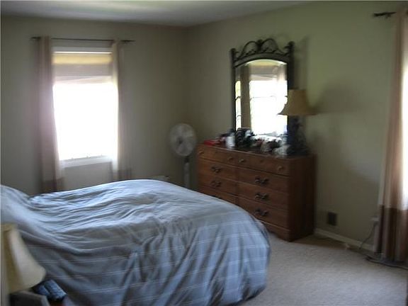 5th image of 16 Wood Creek Dr