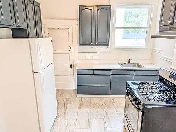 4th image of 1819A Oak St