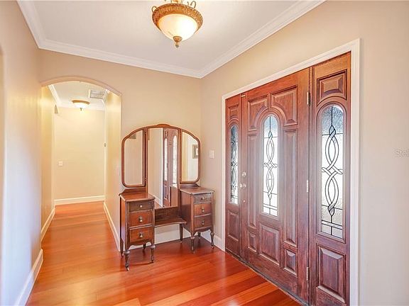 5th image of 350 Lake Kathryn Cir