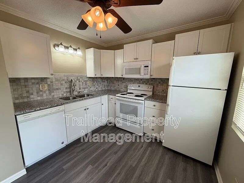 2 bed, 1.0 bath, 780 sqft, $1,399 — Photo 1