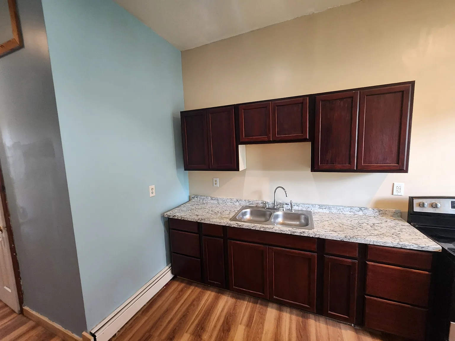 2 bed, 925 sqft, $1,400 — Photo 2