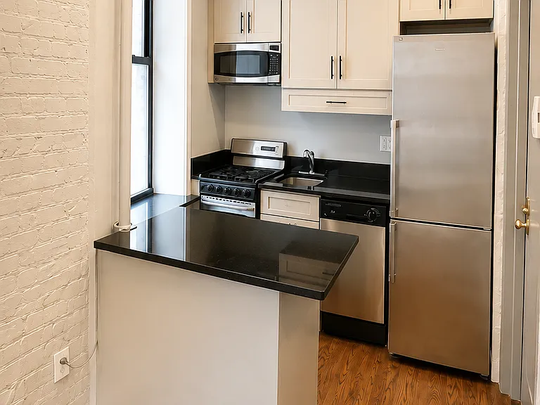 326 E 35th St #2 — Photo 1