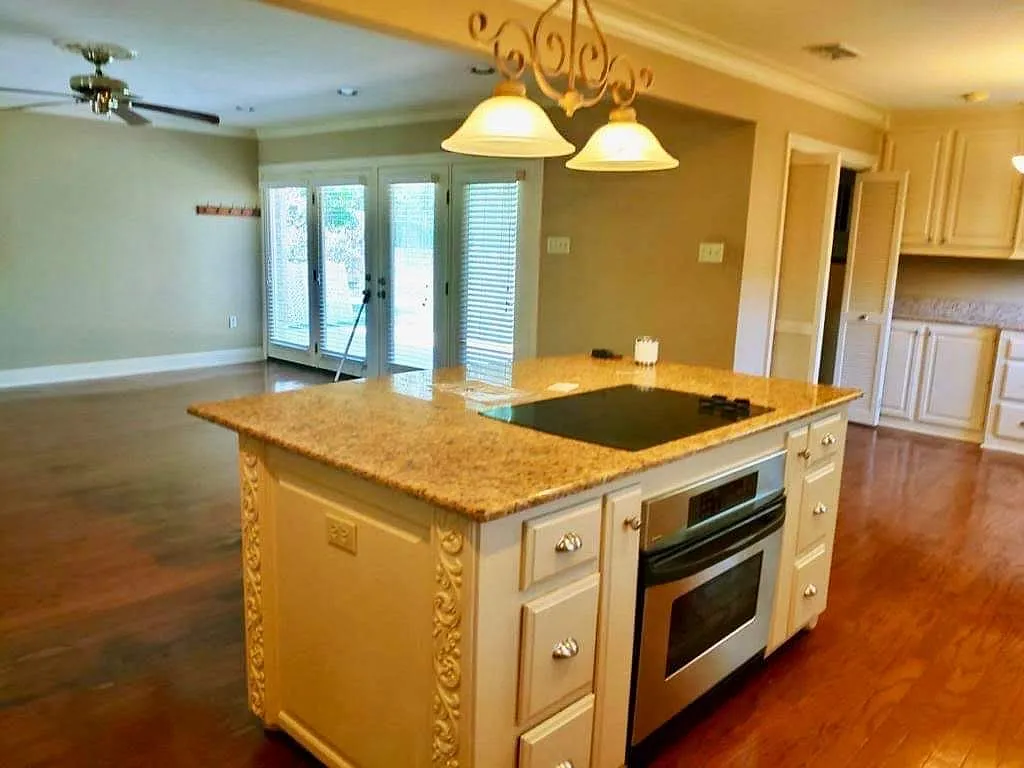 1543 Shawn Dr — Photo 3
