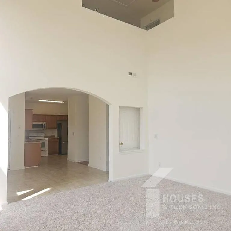 213 Worcester Ln — Photo 3