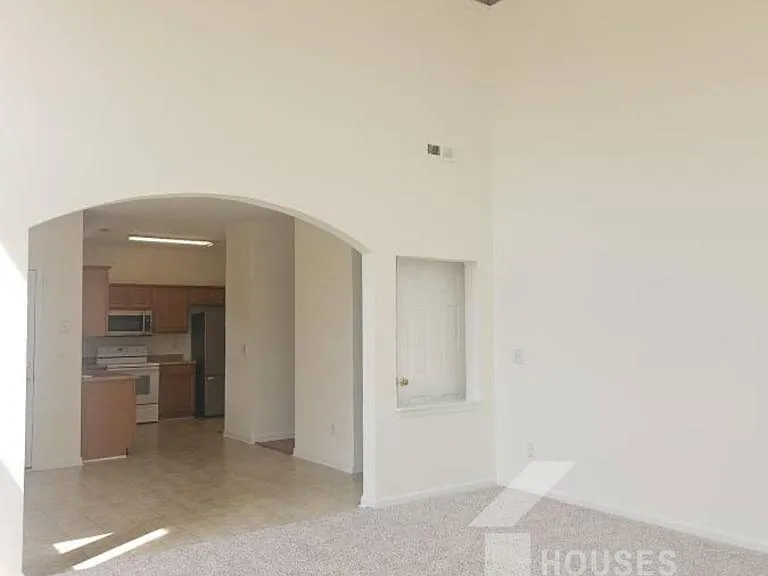 213 Worcester Ln — Photo 3