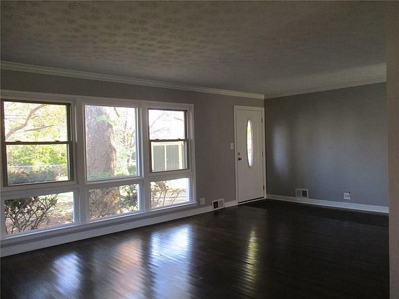 Great Room looking to back yard