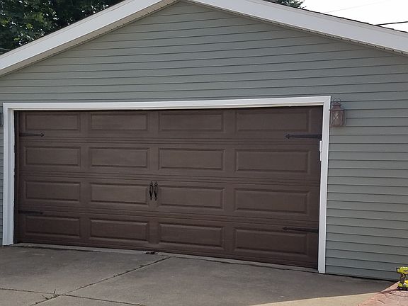 3rd image of 15737 McLain Ave