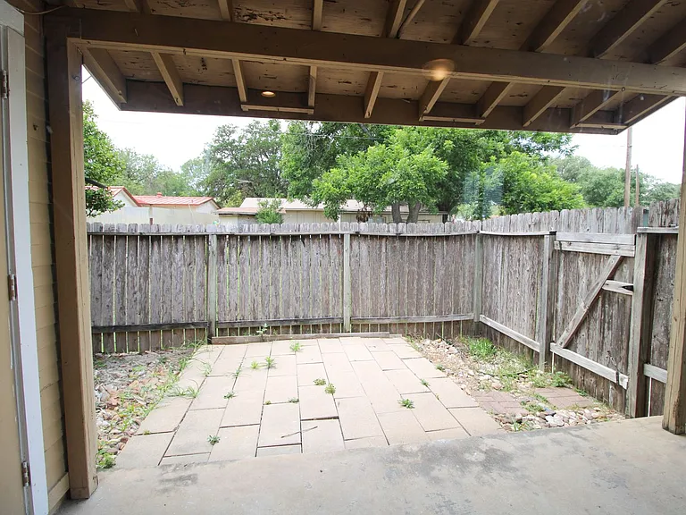 961 Schertz Pkwy — Photo 30