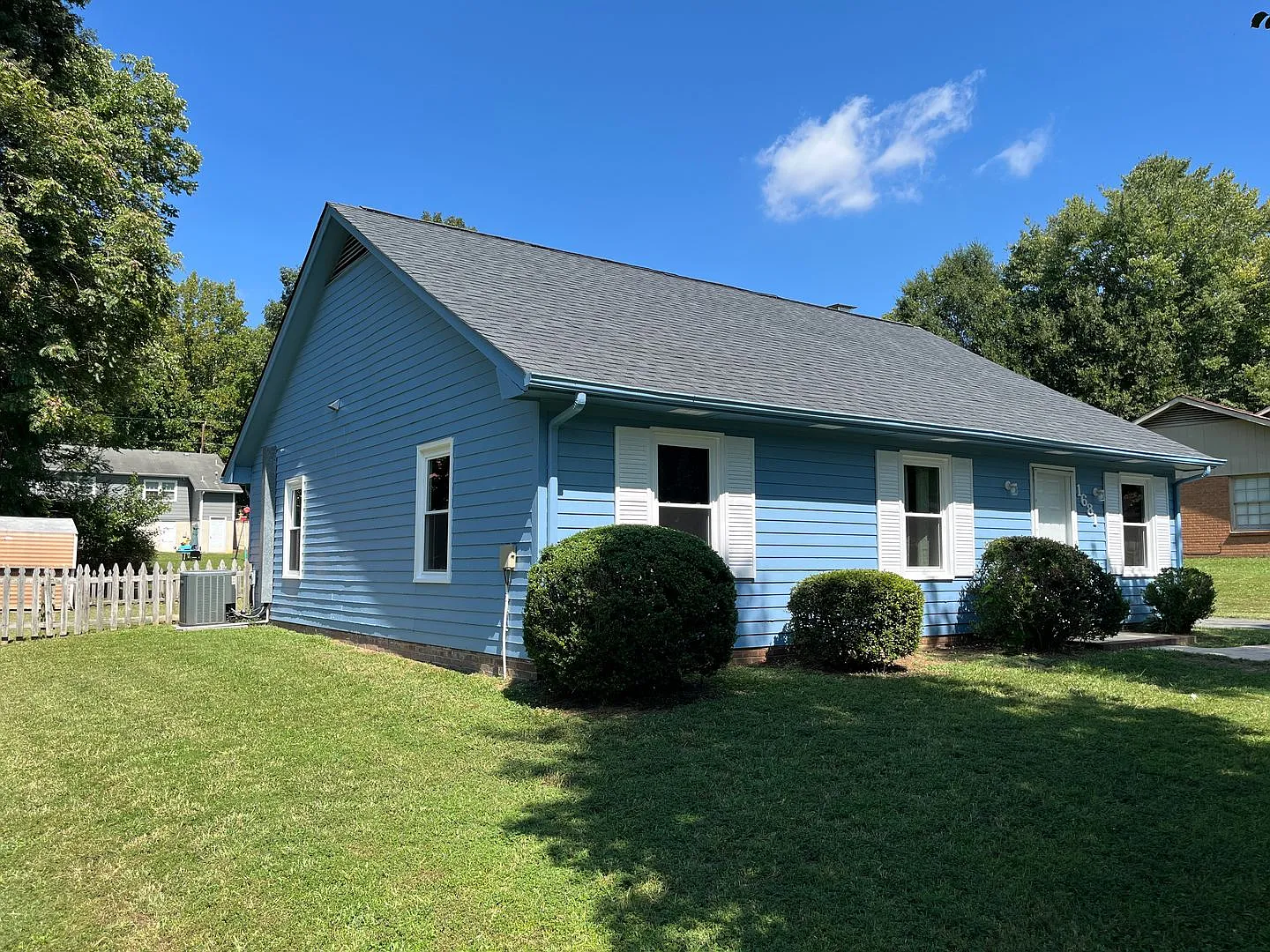 Charming 3 Bedroom, 1.5 Bathroom Home — Photo 3