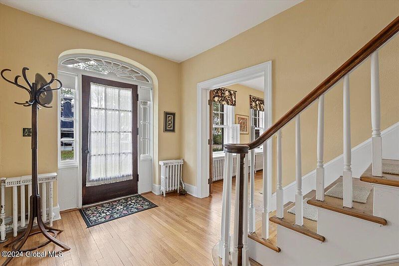 4th image of 36 Herrick Avenue