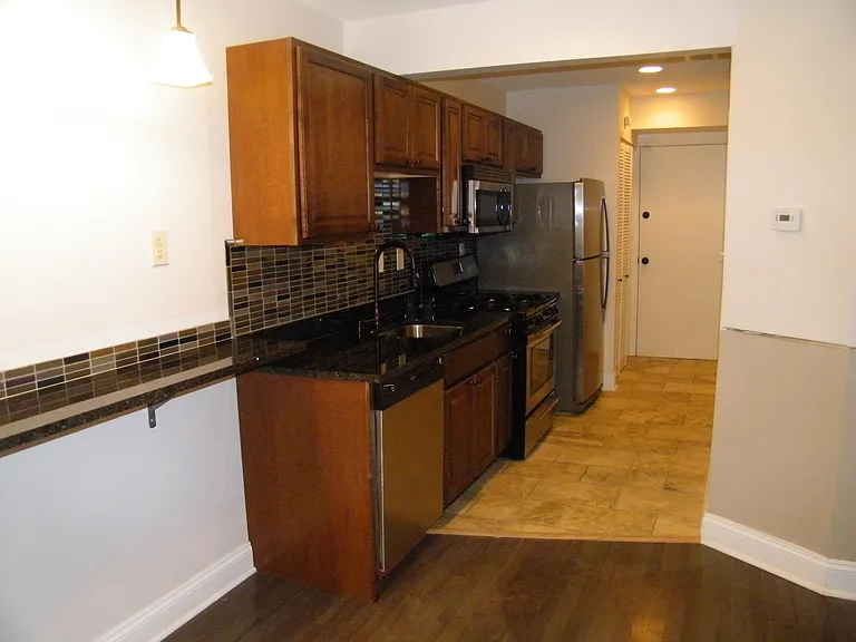 182 Chesapeake St SW — Photo 3