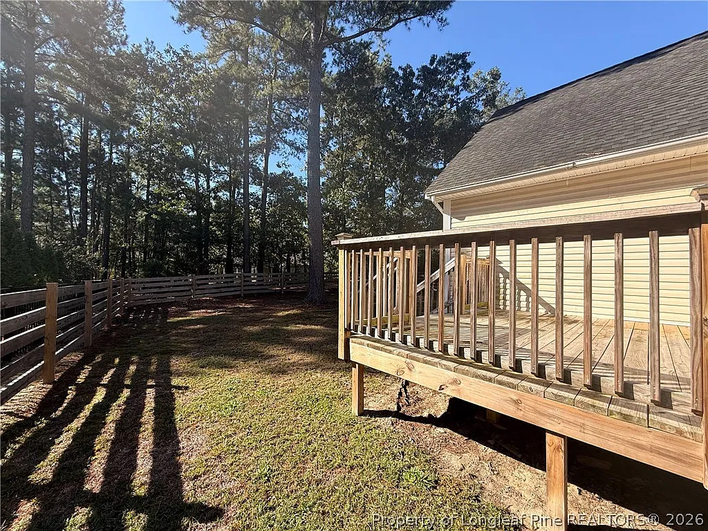 3 bed, 2.0 bath, 1651 sqft, $1,669 — Photo 2