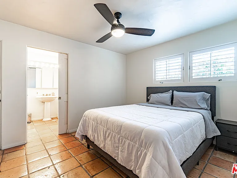 216 S Carmelina Ave #GUESTHOUSE — Photo 14