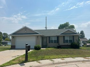 305 E 20th St, Cozad, NE 69130