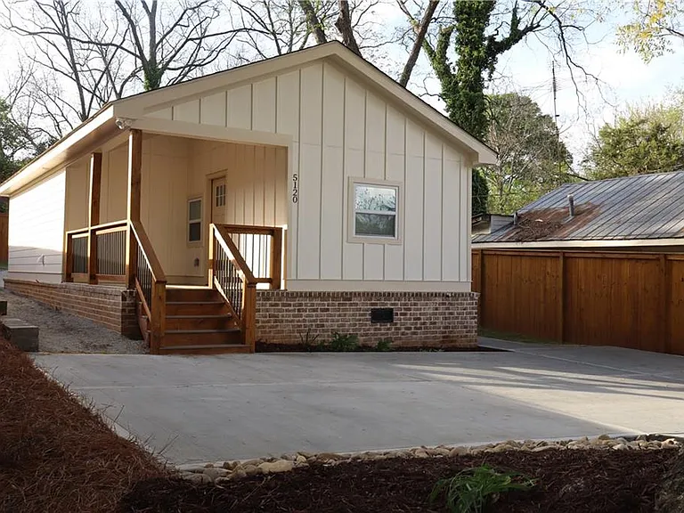 5120 Railroad Ave — Photo 1